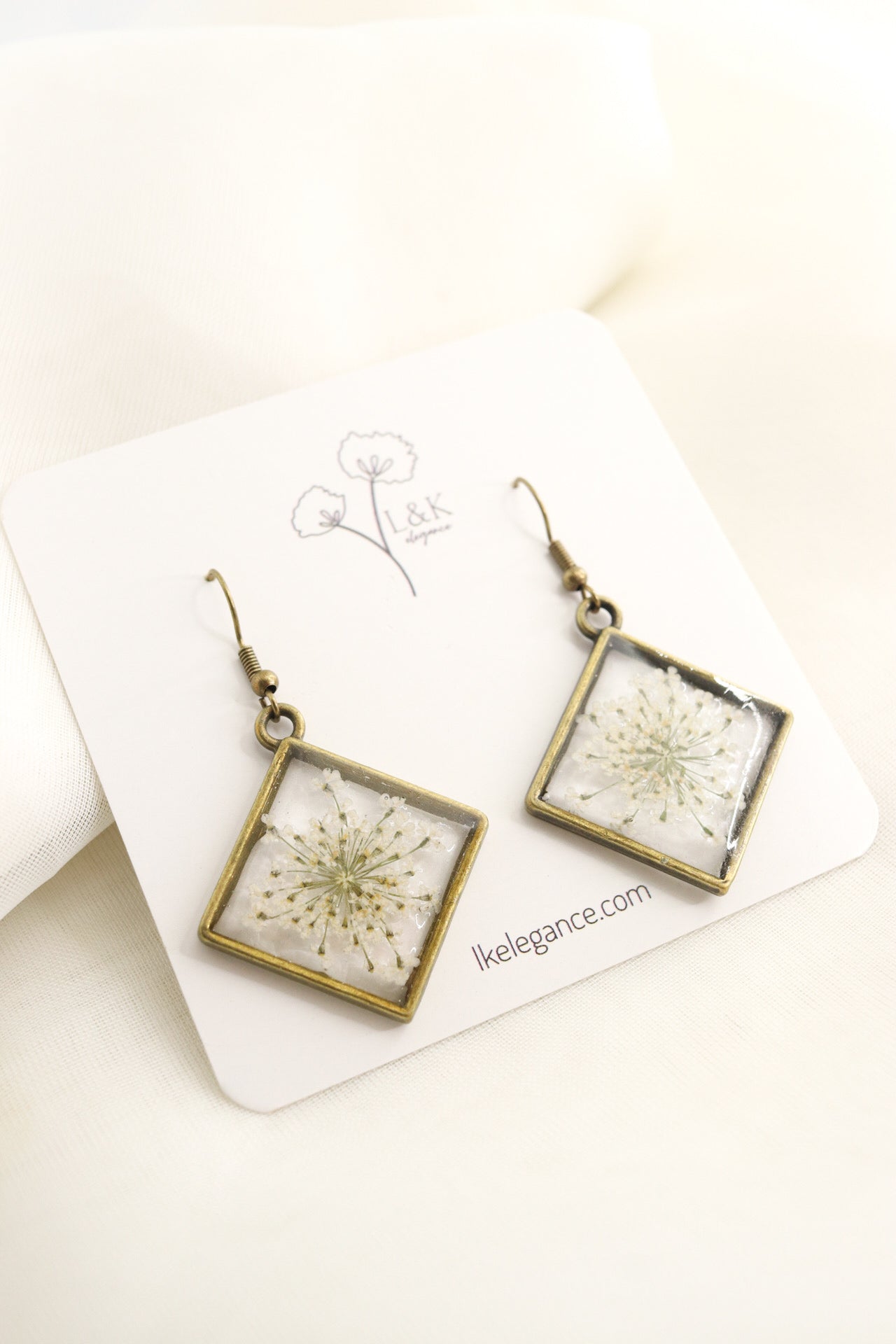 White Pressed Wildflower Resin Earrings, Vintage Bronze Square Earring, Botanical Dried Flower Earrings, Holiday Gift For Her
