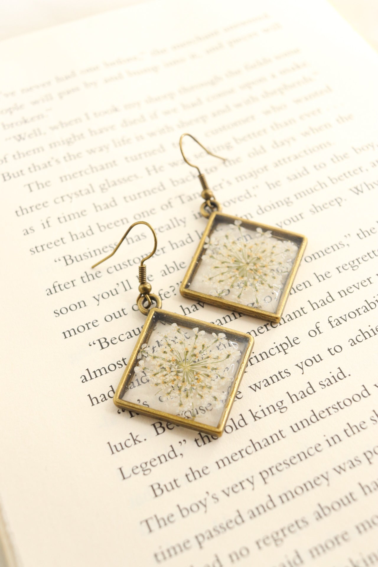 White Pressed Wildflower Resin Earrings, Vintage Bronze Square Earring, Botanical Dried Flower Earrings, Holiday Gift For Her