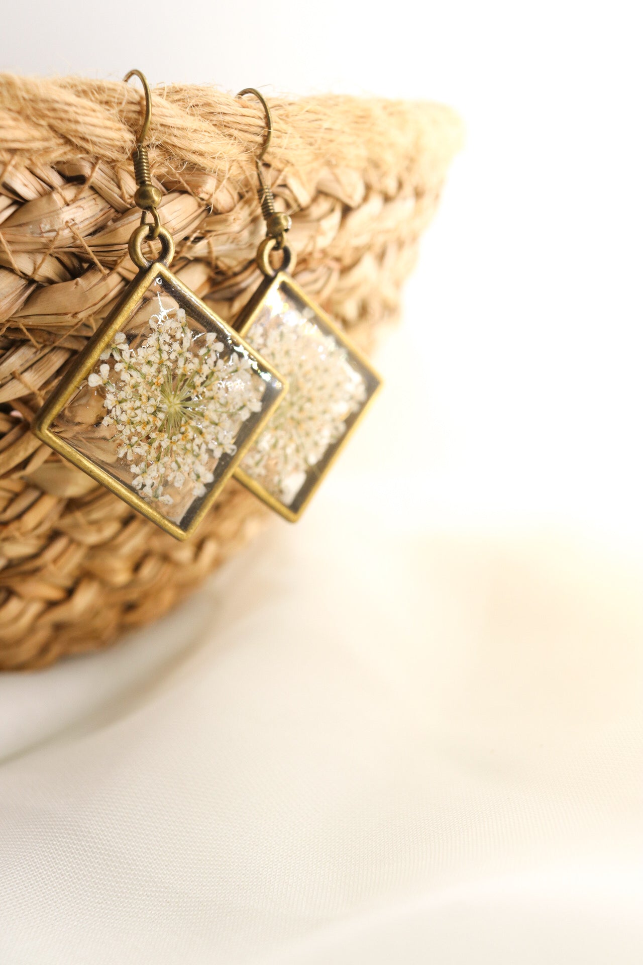 White Pressed Wildflower Resin Earrings, Vintage Bronze Square Earring, Botanical Dried Flower Earrings, Holiday Gift For Her