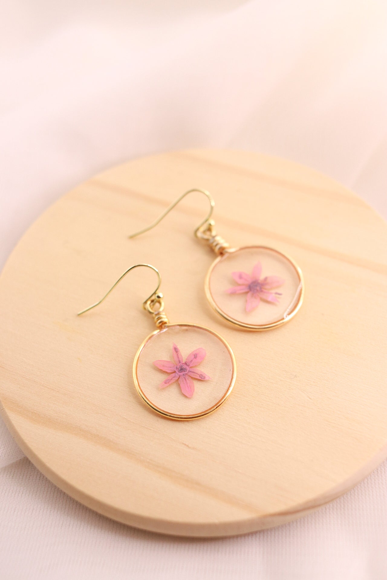 Pressed Pink Wildflower Resin Earrings, Real Dried Flower Botanical Earrings, Small Gold Circle Nature Jewelry Holiday Gift For Her
