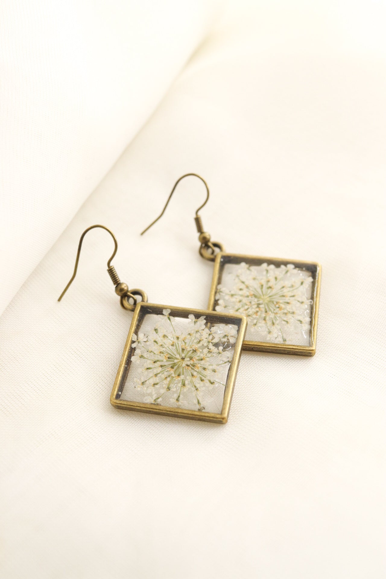 White Pressed Wildflower Resin Earrings, Vintage Bronze Square Earring, Botanical Dried Flower Earrings, Holiday Gift For Her