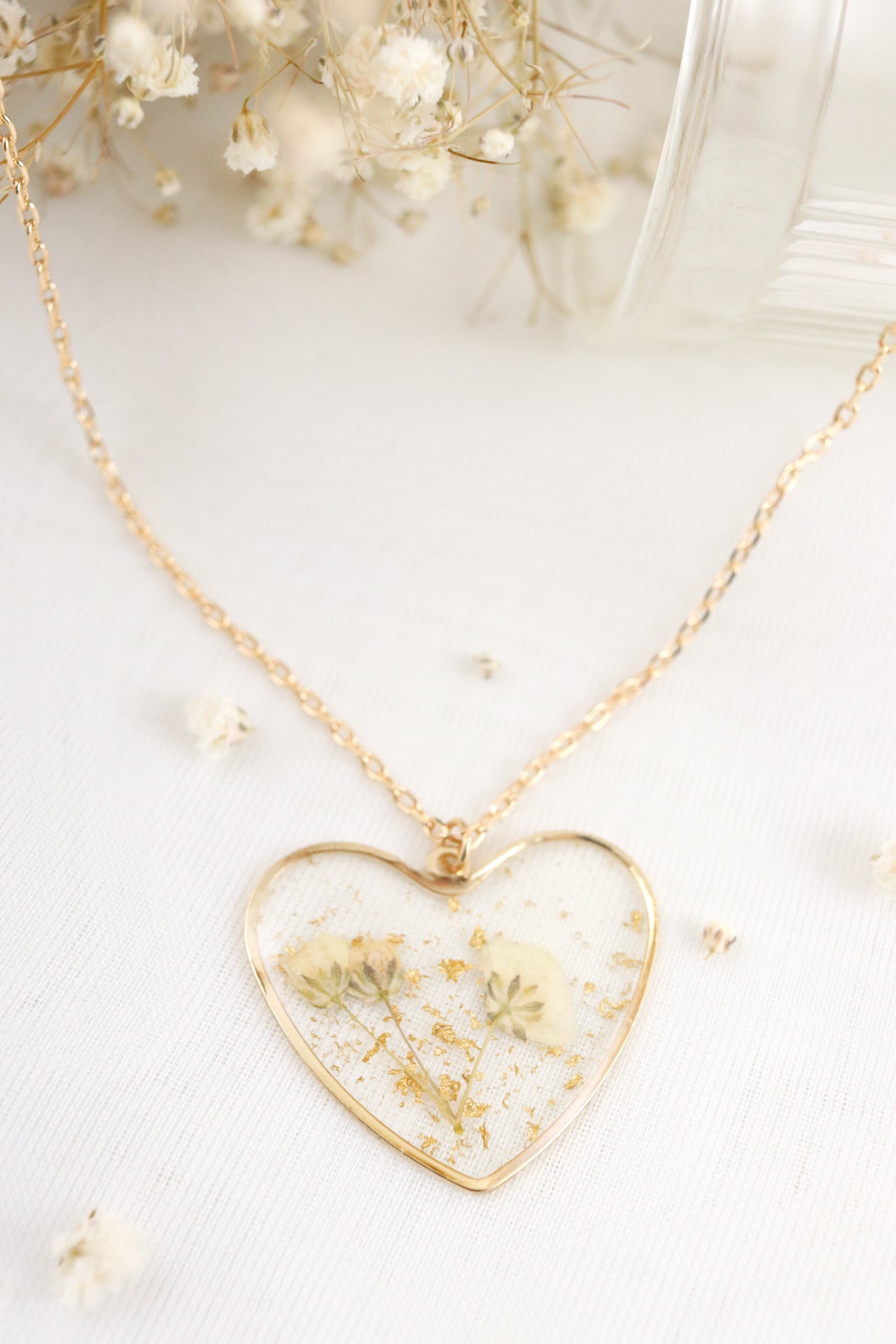 Baby's Breath Wildflower Resin Heart Necklace, Real Pressed Dried Flower Necklace, Botanical Nature Jewelry Holiday Gift For Her