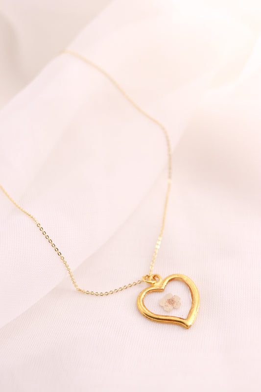 Pressed Flower Heart Necklace, Real Dried Wildflower Resin Pendant, Blossom Flower Necklace, Botanical Nature Jewelry Holiday Gift For Her