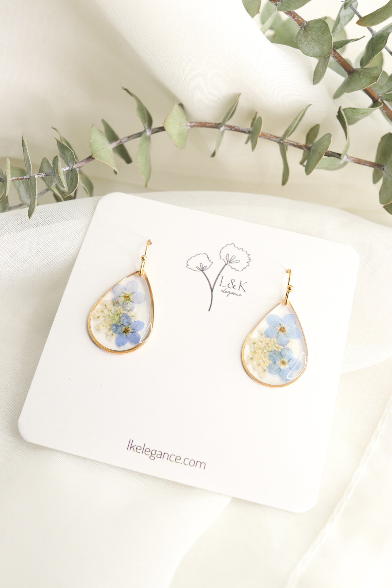 Teardrop Wildflower Small Resin Earrings, Pressed Dried Forget Me Nots and Queen Ann's Lace Flowers, Botanical Nature Jewelry Gift For Her