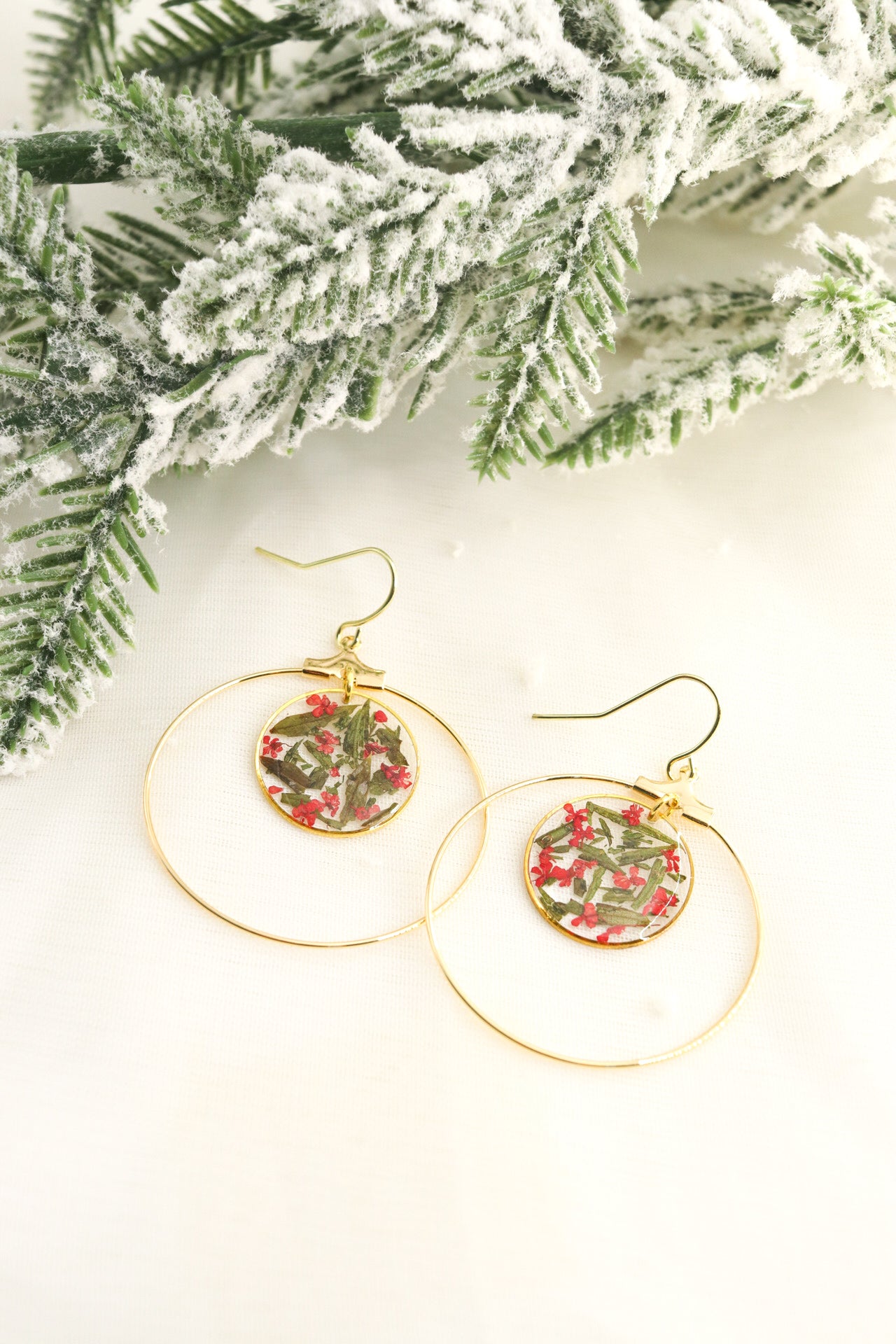Pressed Wildflower and Leaf Holiday Hoop Earrings,  Botanical Dried Flower Gold Resin Earrings, Festive Gift For Her