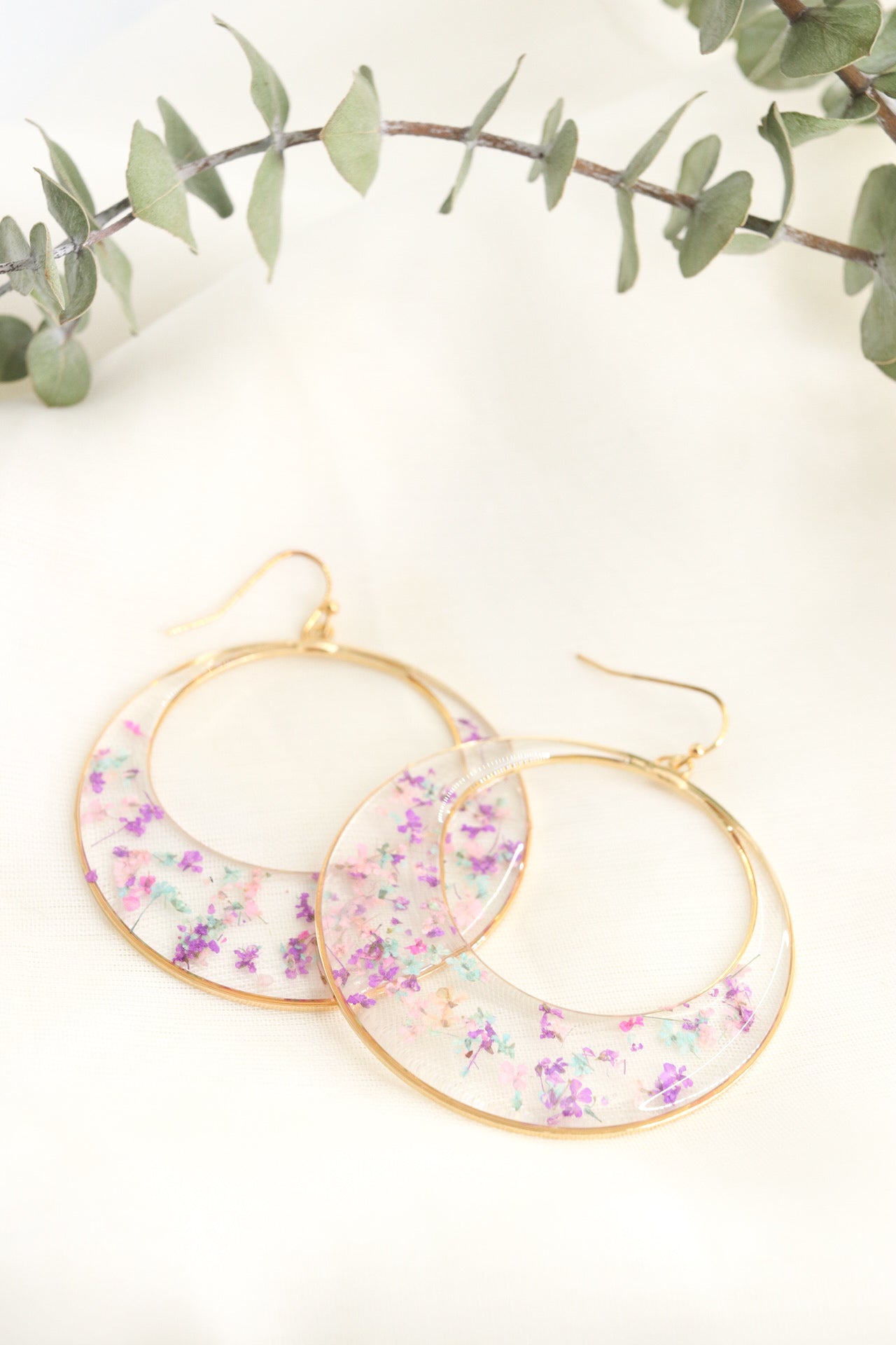 Multicolor Wildflower Hoop Resin Earrings, Real Pressed Flower Resin Dangle Earrings, Botanical Nature Jewelry, Holiday Gift For Her