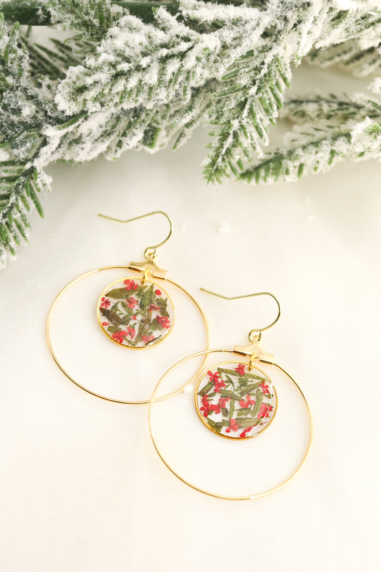 Pressed Wildflower and Leaf Holiday Hoop Earrings,  Botanical Dried Flower Gold Resin Earrings, Festive Gift For Her