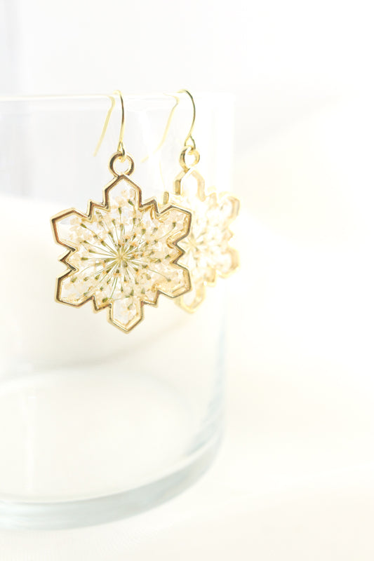 Snowflake Pressed Wildflower Resin Earrings, White and Gold Botanical Dried Flower Holiday Earrings, Gift For Her