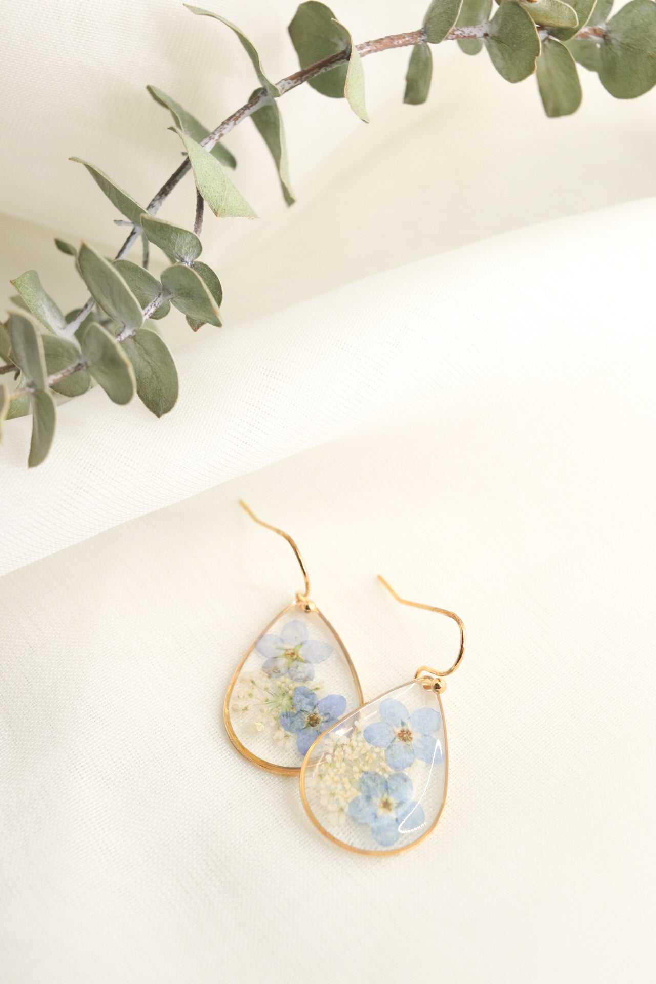 Teardrop Wildflower Small Resin Earrings, Pressed Dried Forget Me Nots and Queen Ann's Lace Flowers, Botanical Nature Jewelry Gift For Her