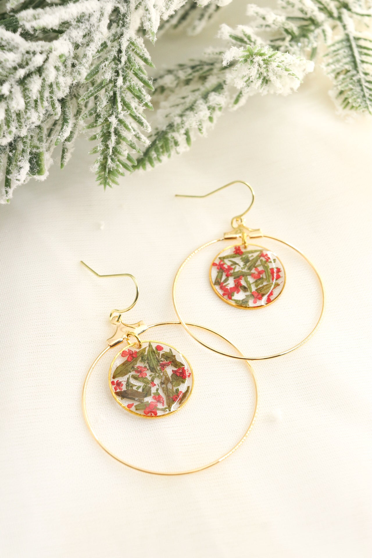 Pressed Wildflower and Leaf Holiday Hoop Earrings,  Botanical Dried Flower Gold Resin Earrings, Festive Gift For Her