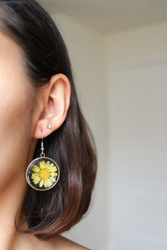 Yellow Daisy Pressed Wildflower Earrings, Botanical Clear Resin Flower Dangle Earrings, Nature Lover Gift For Her