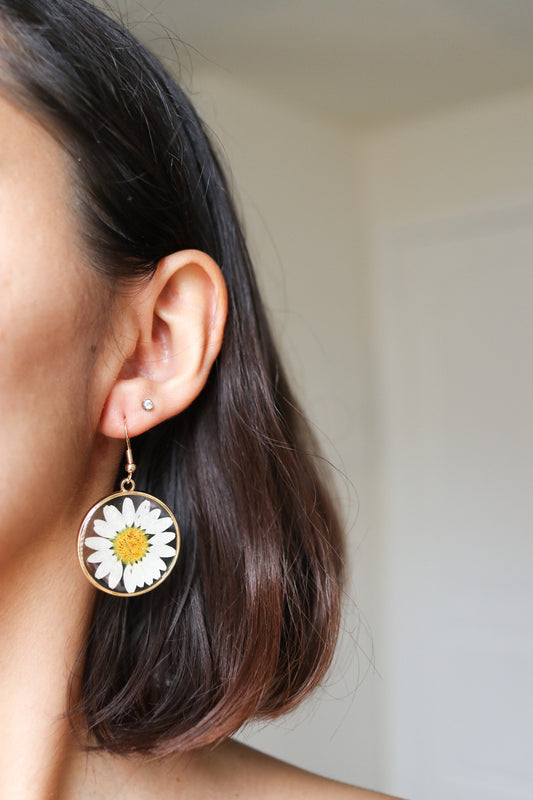 White Daisy Wildflower Earrings, Real Natural Pressed Flower Resin Earring, Botanical Nature Jewelry, Nature Lover Gift For Her