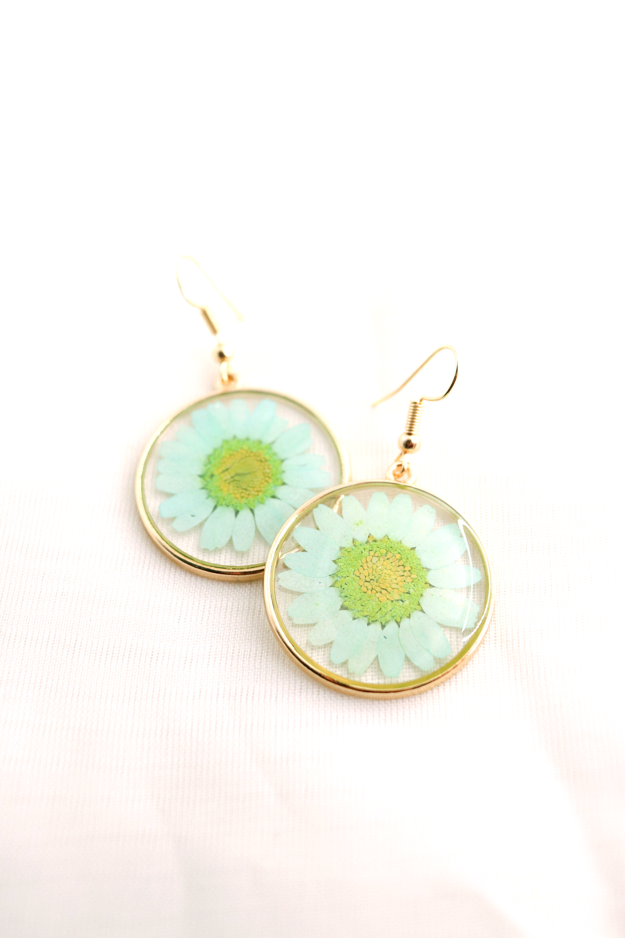 Turquoise Daisy Pressed Wildflower Earrings, Botanical Circle Resin Dangle Earrings, Gift For Her