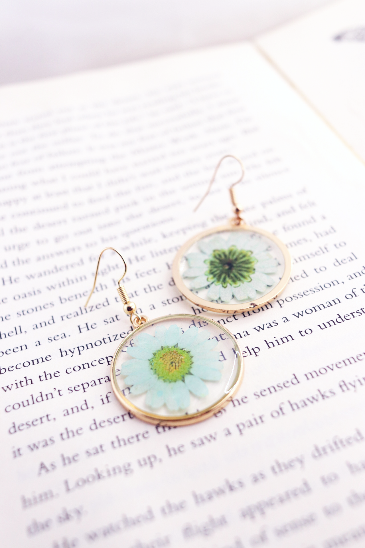 Turquoise Daisy Pressed Wildflower Earrings, Botanical Circle Resin Dangle Earrings, Gift For Her
