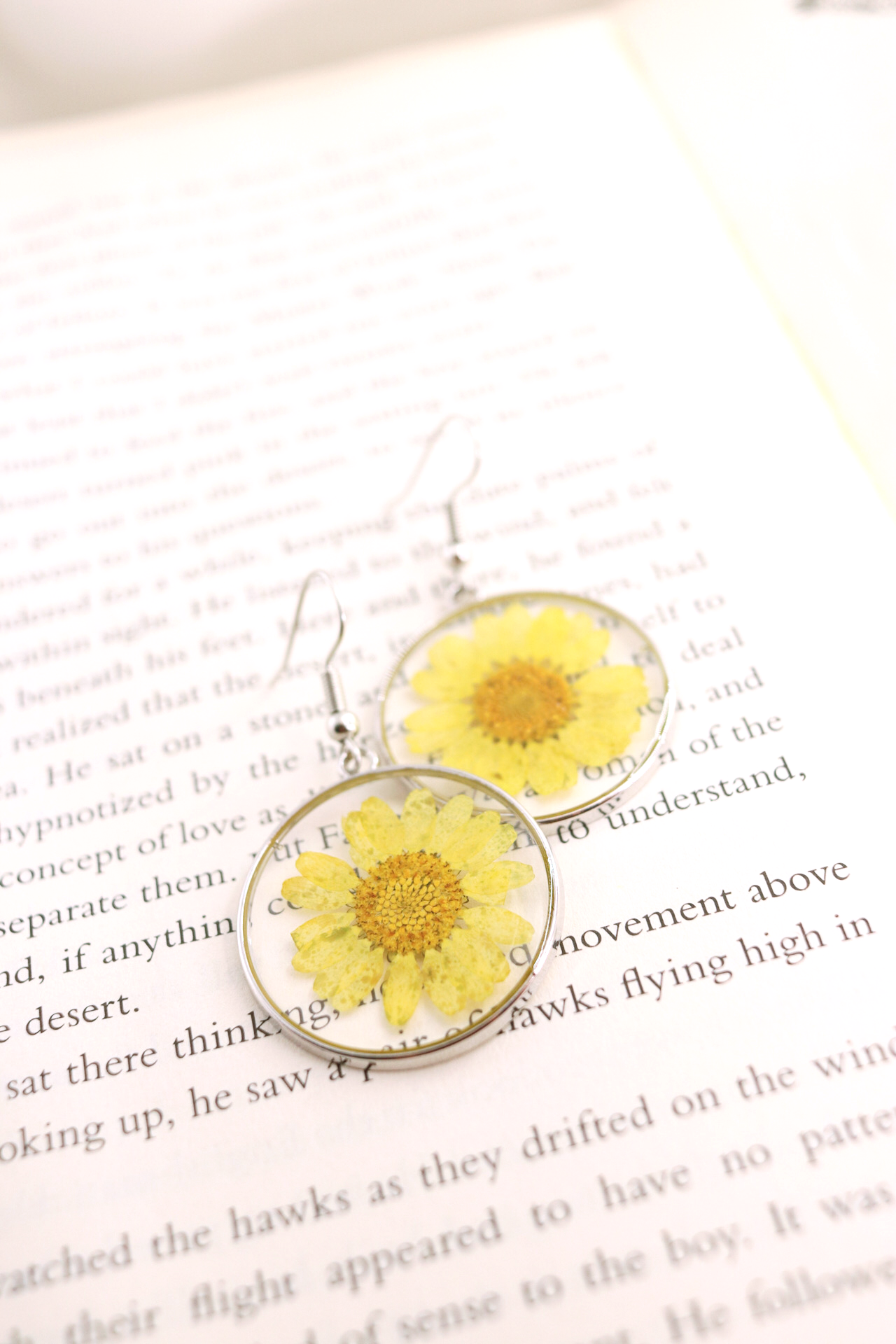 Yellow Daisy Pressed Wildflower Earrings, Botanical Clear Resin Flower Dangle Earrings, Nature Lover Gift For Her