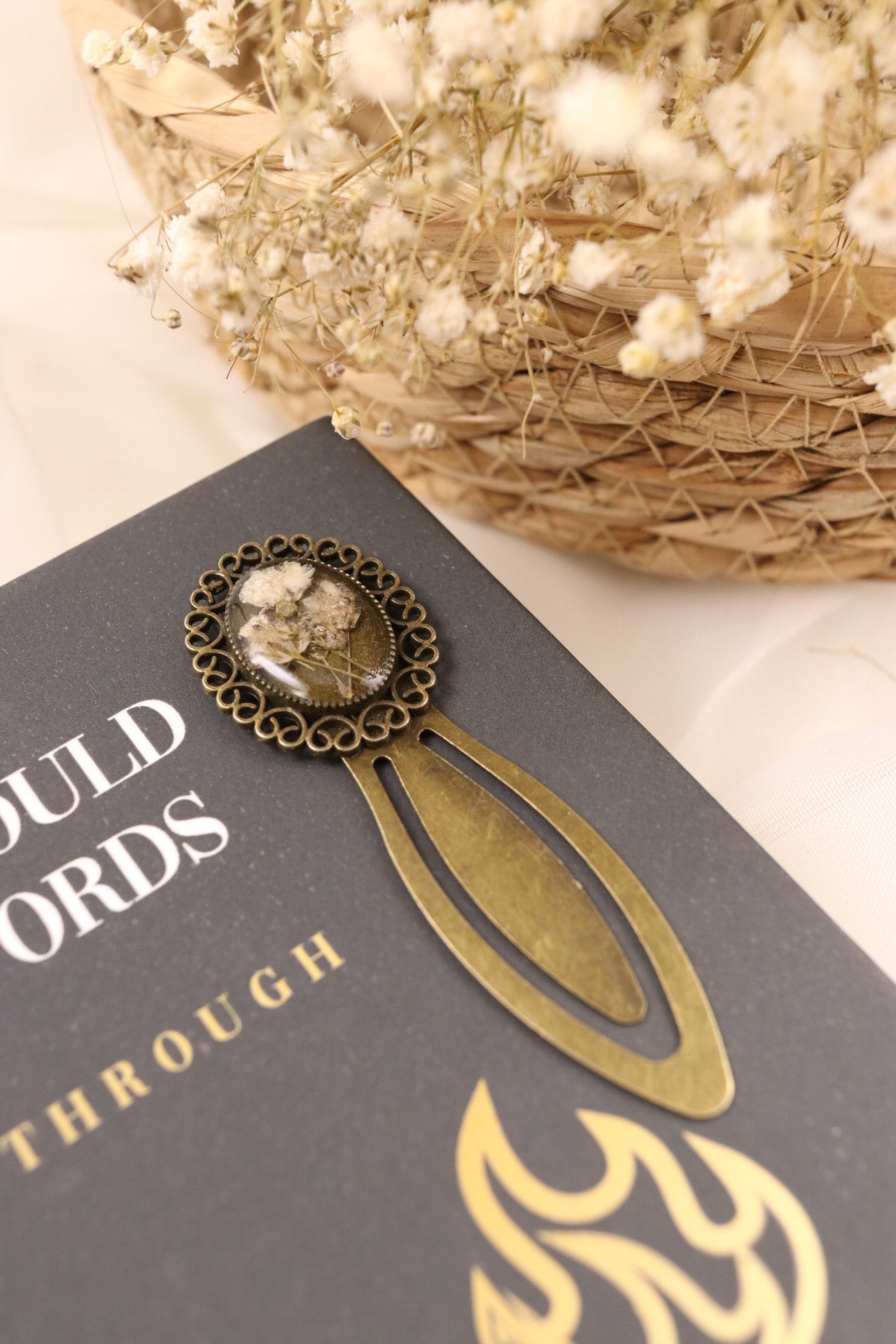 Vintage Oval Resin Bookmark Clip With Baby's Breath Flowers